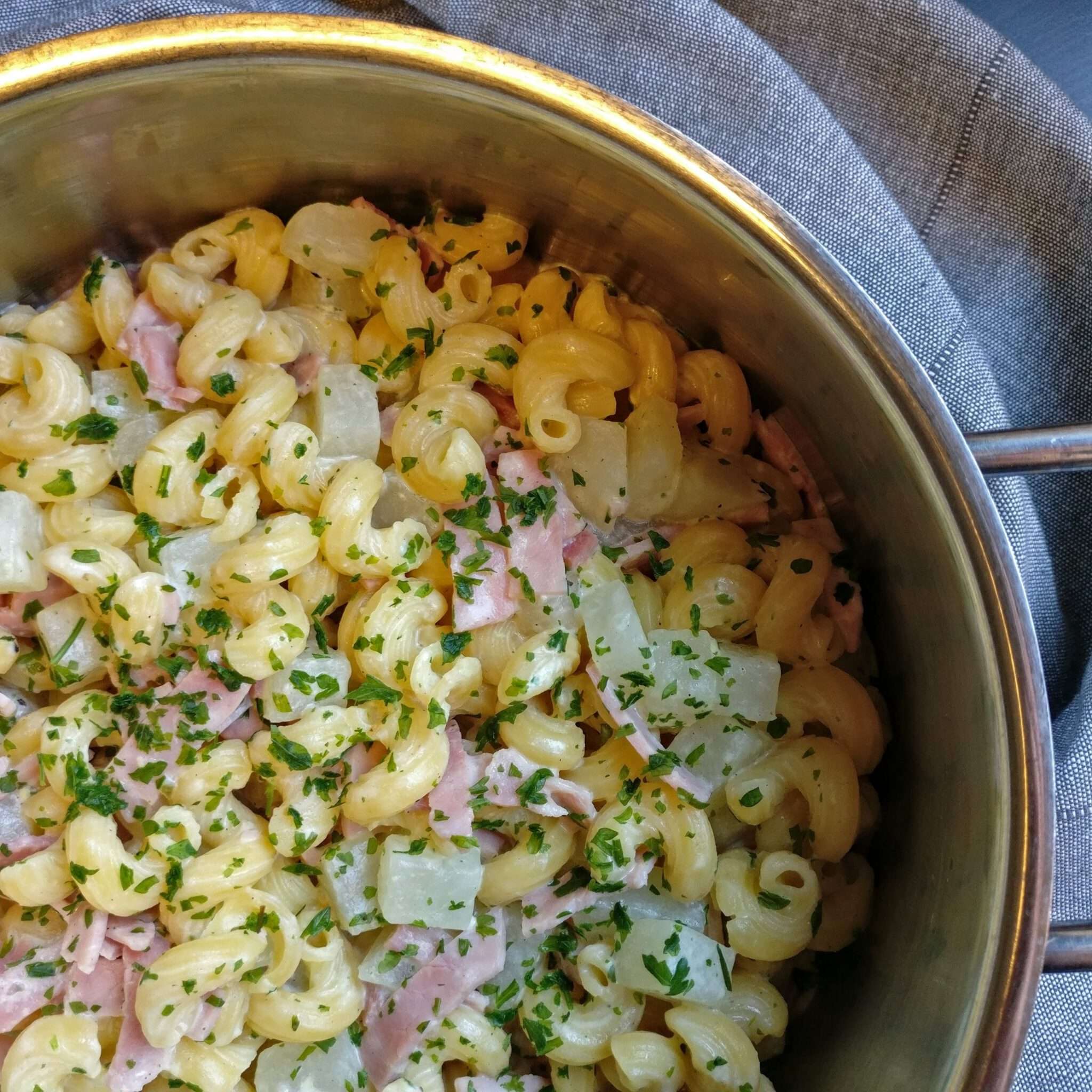 Nudeln mit Kohlrabi und Schinken in Frischkäsesoße – Herdgeflüster