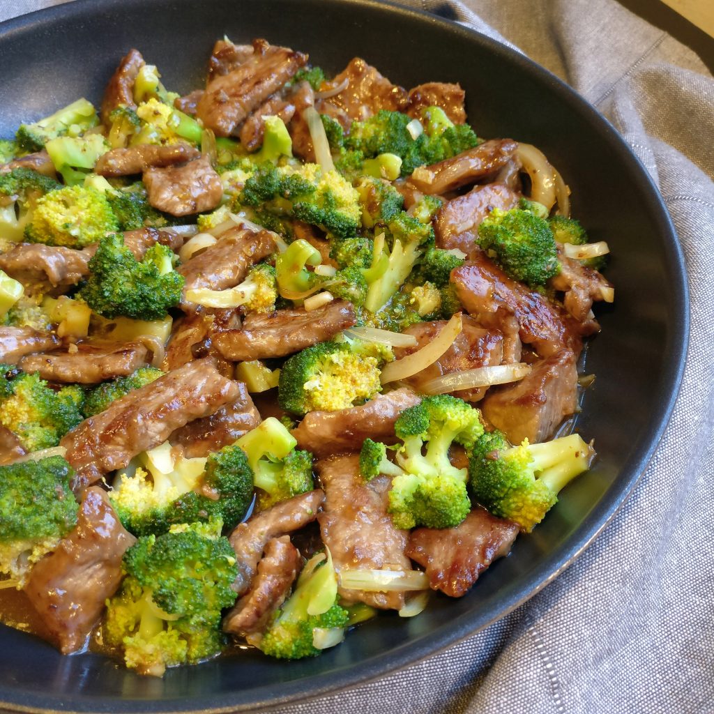 Asiatische Rindfleisch-Brokkoli-Pfanne – Herdgeflüster